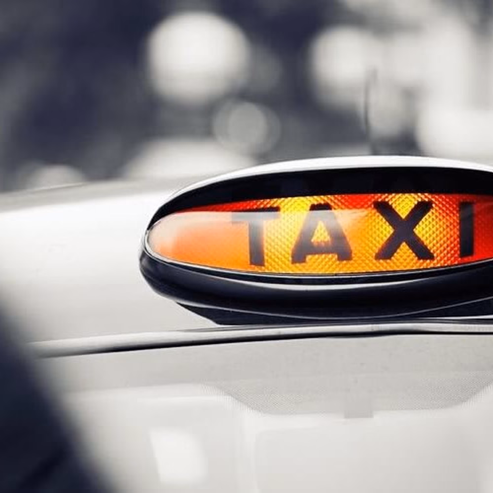 Who is Briggs Mini Coaches Ltd?