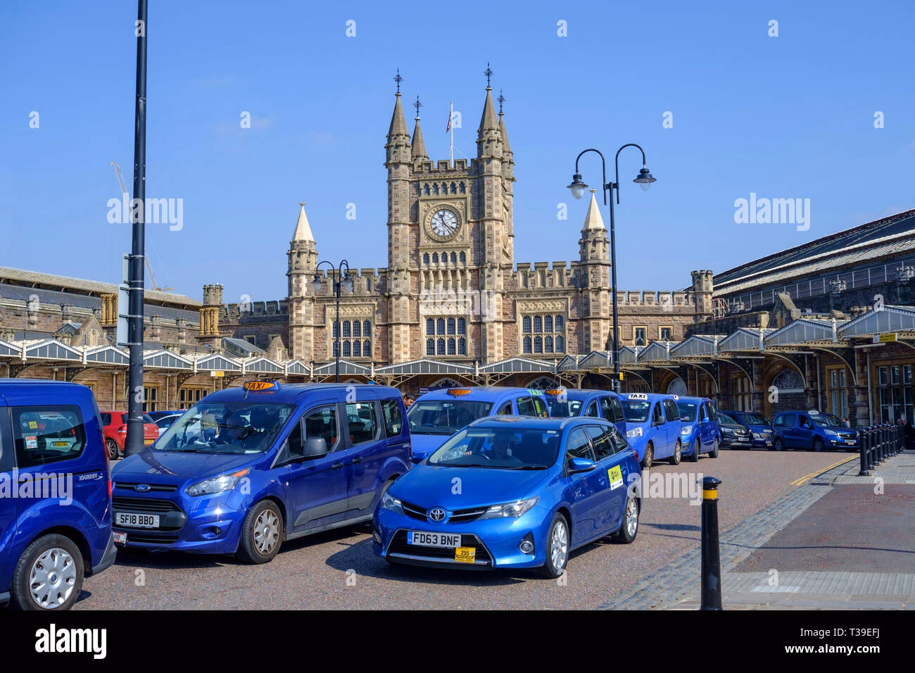 Where can I find an ATM machine in Bristol Temple Meads?