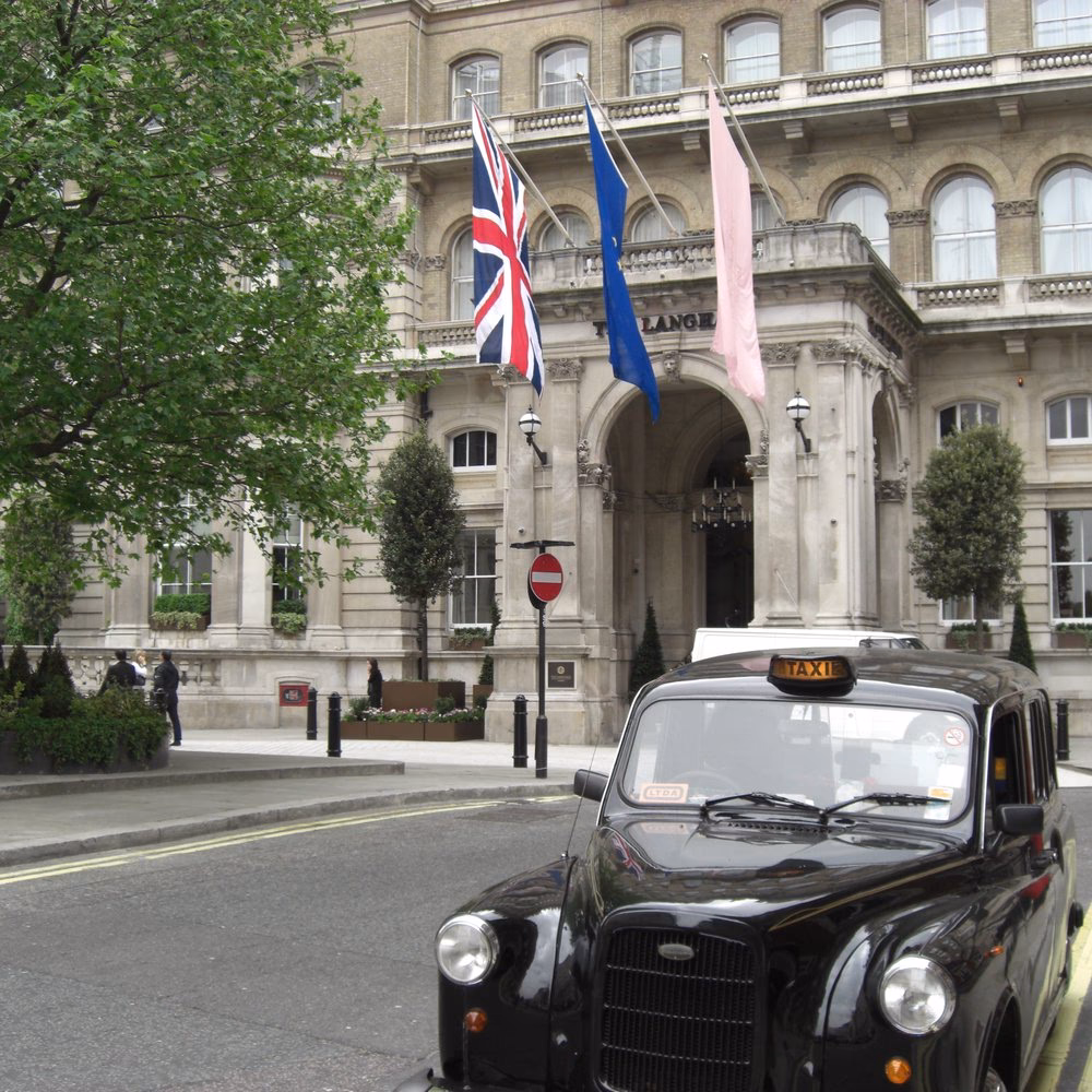 Where does taxi rank bus stops in Bromley?