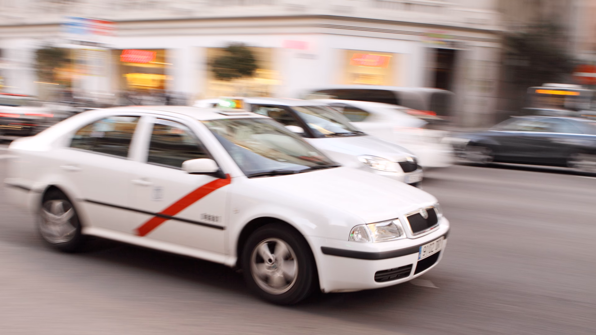 How does a taxi fare calculator work in Marbella?