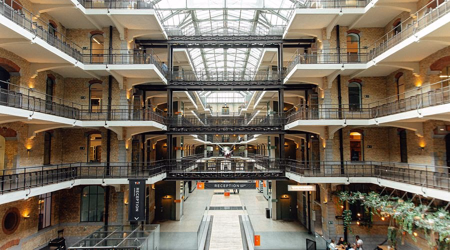 Qu'est-ce que Tour & Taxis ?