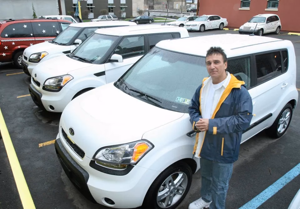 How many stars does Burgit's Electric City taxi have?