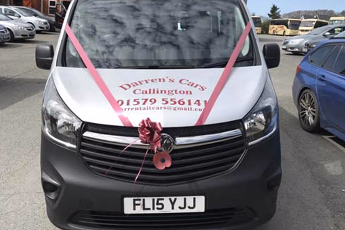 What are the benefits of using a taxi service in the UK?