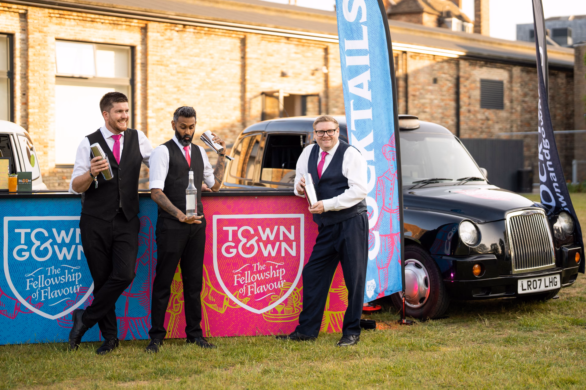 How many pictures does Martin Bond have in 'Cambridge - Town & Gown'?