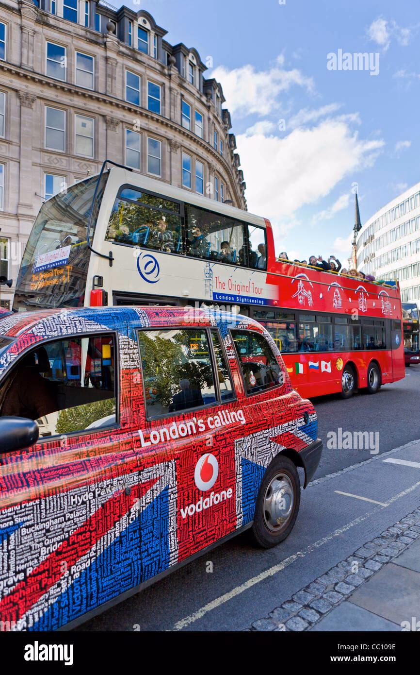 Did police tell demonstrators to stop waving Israel's flag in Trafalgar Square?