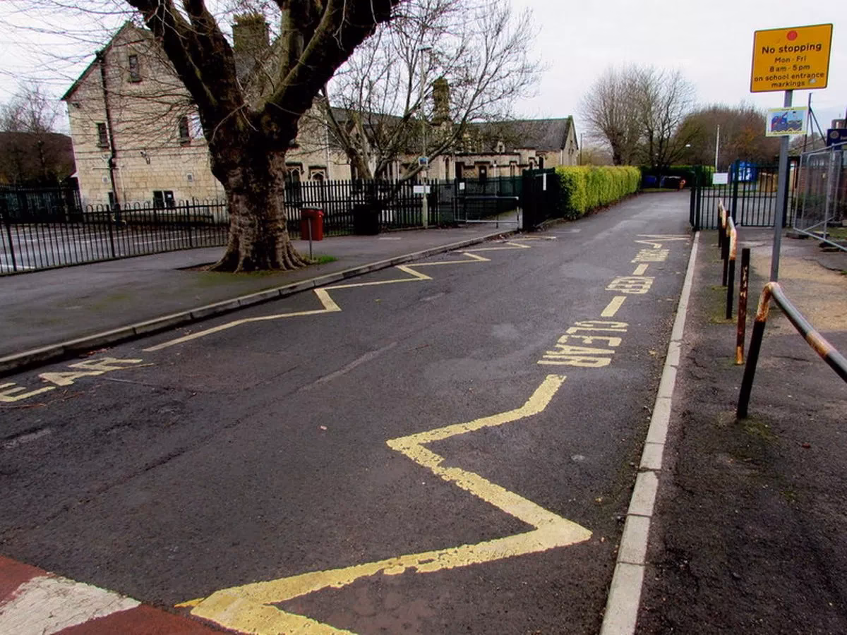 When can you not stop on zigzag lines?