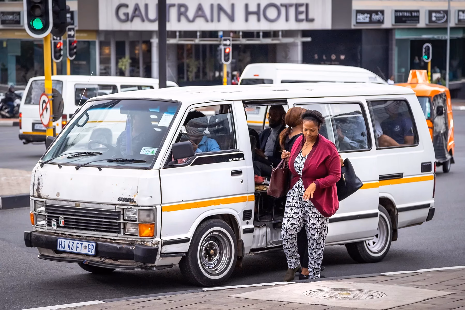 How do taxi ranks work in Johannesburg?