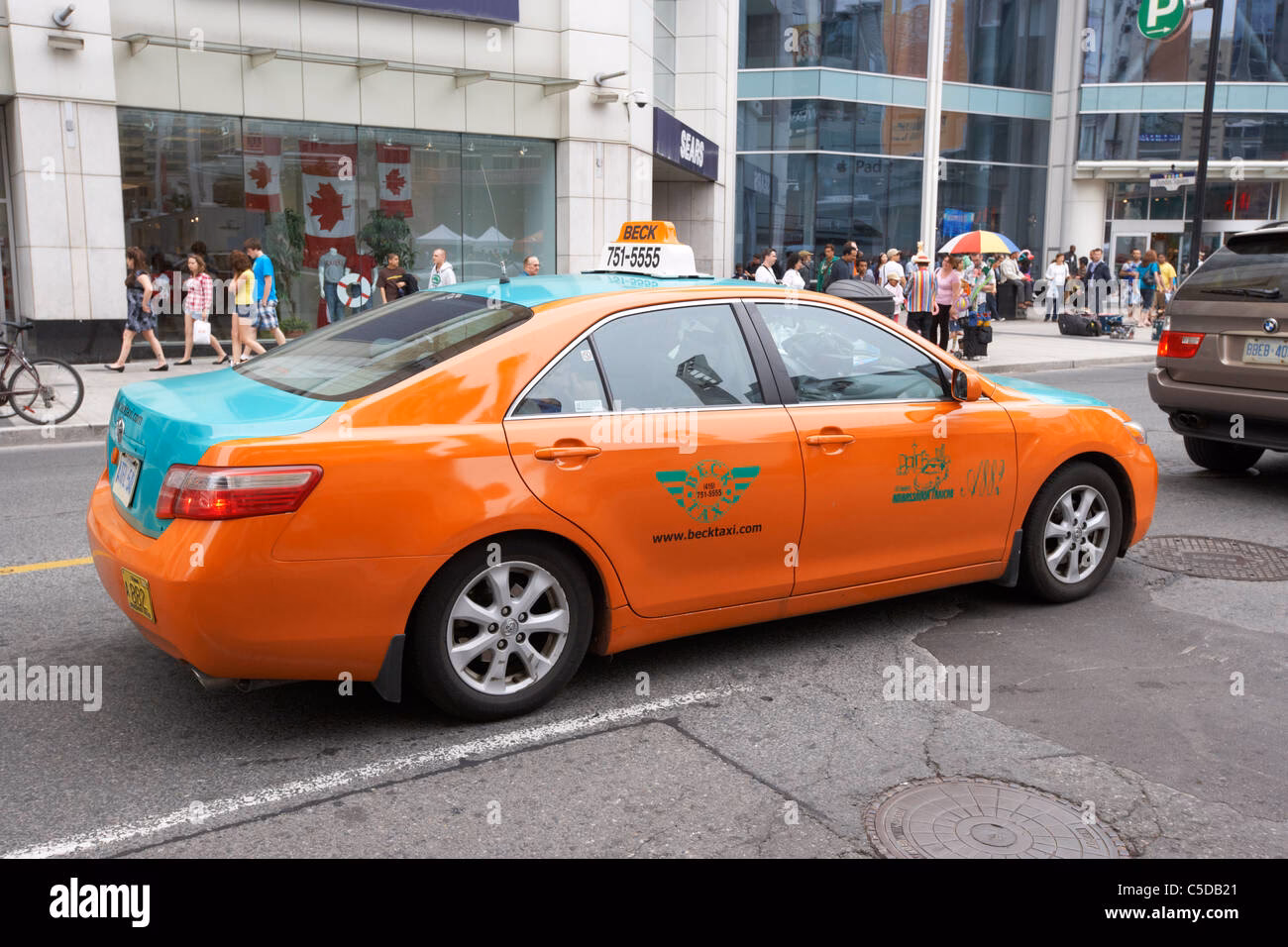 How do I stop a taxi in Canada?