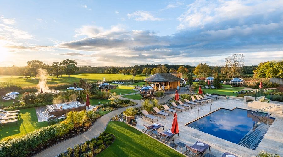 Is there a bus from Chester station to Holywell Lane?