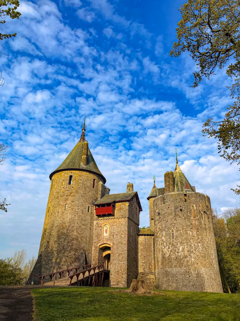 What time is the first bus to Castell Coch in Cardiff?