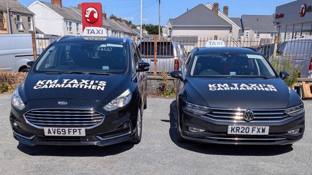 How many results does misterwhat have found for taxi in Carmarthen?