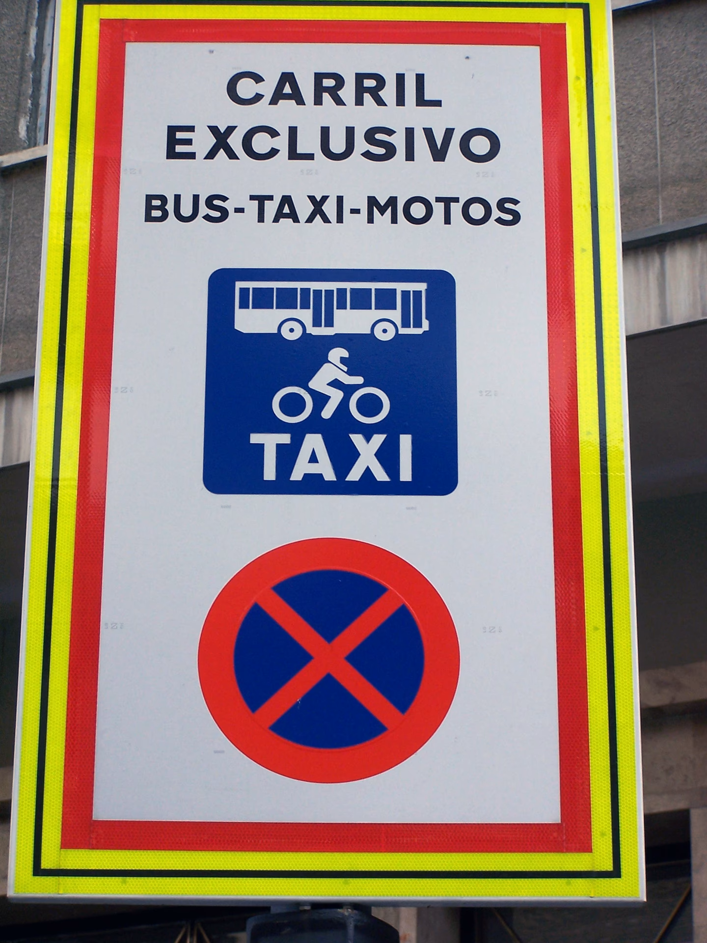 ¿Es posible circular por el carril bus/taxi/motos?