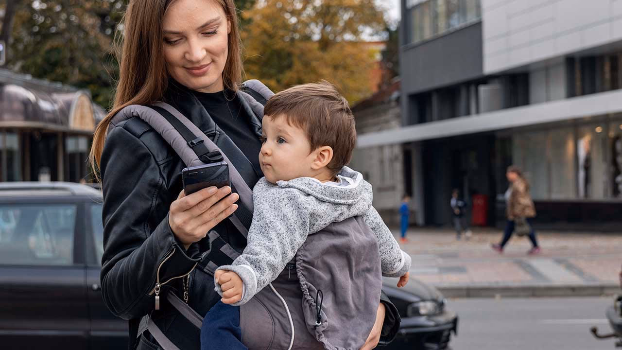 Can children wear seat belts in a taxi?