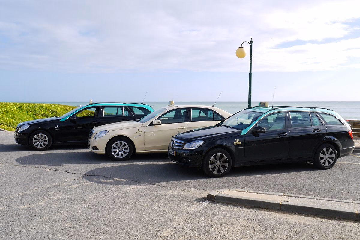 How to get from Lagoa to Albufeira?