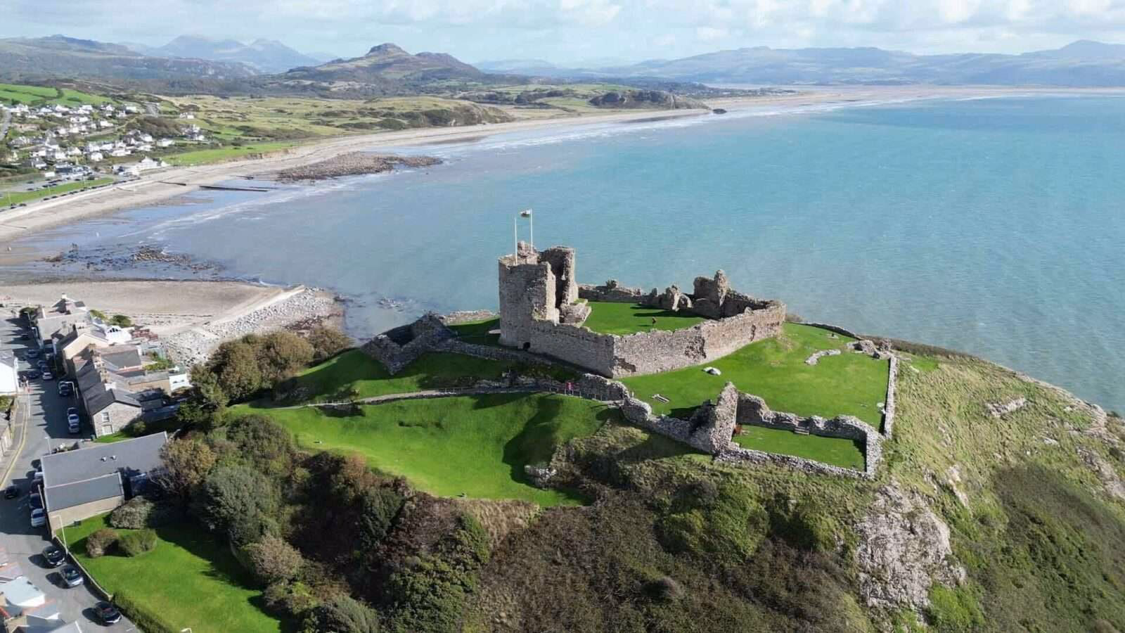 Where can I Park at Castell Cricieth?