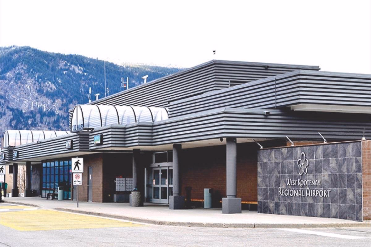 How do I pay for parking at Castlegar Airport?