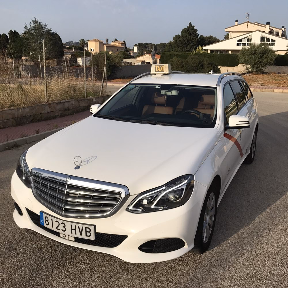 What is expat service in Moraira?