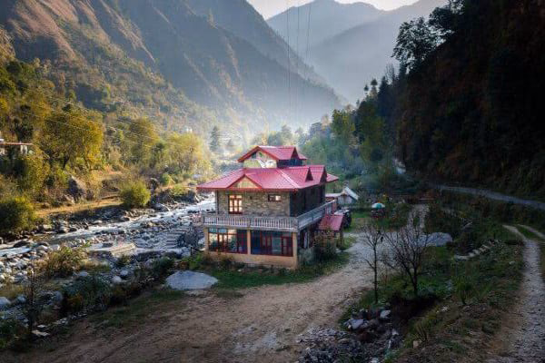 How to get from Chandigarh to Tirthan valley?