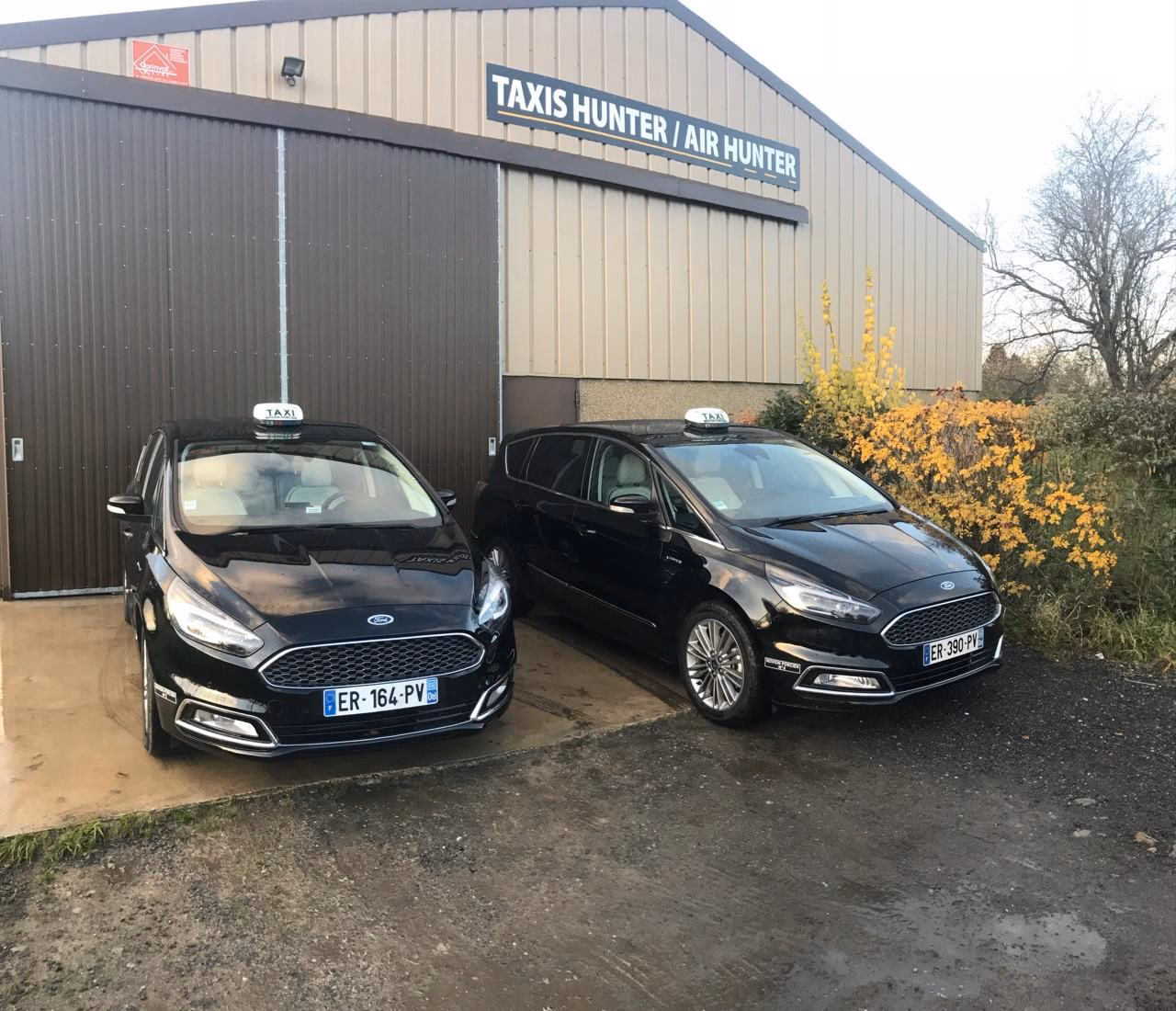 What towns are near Charleville?