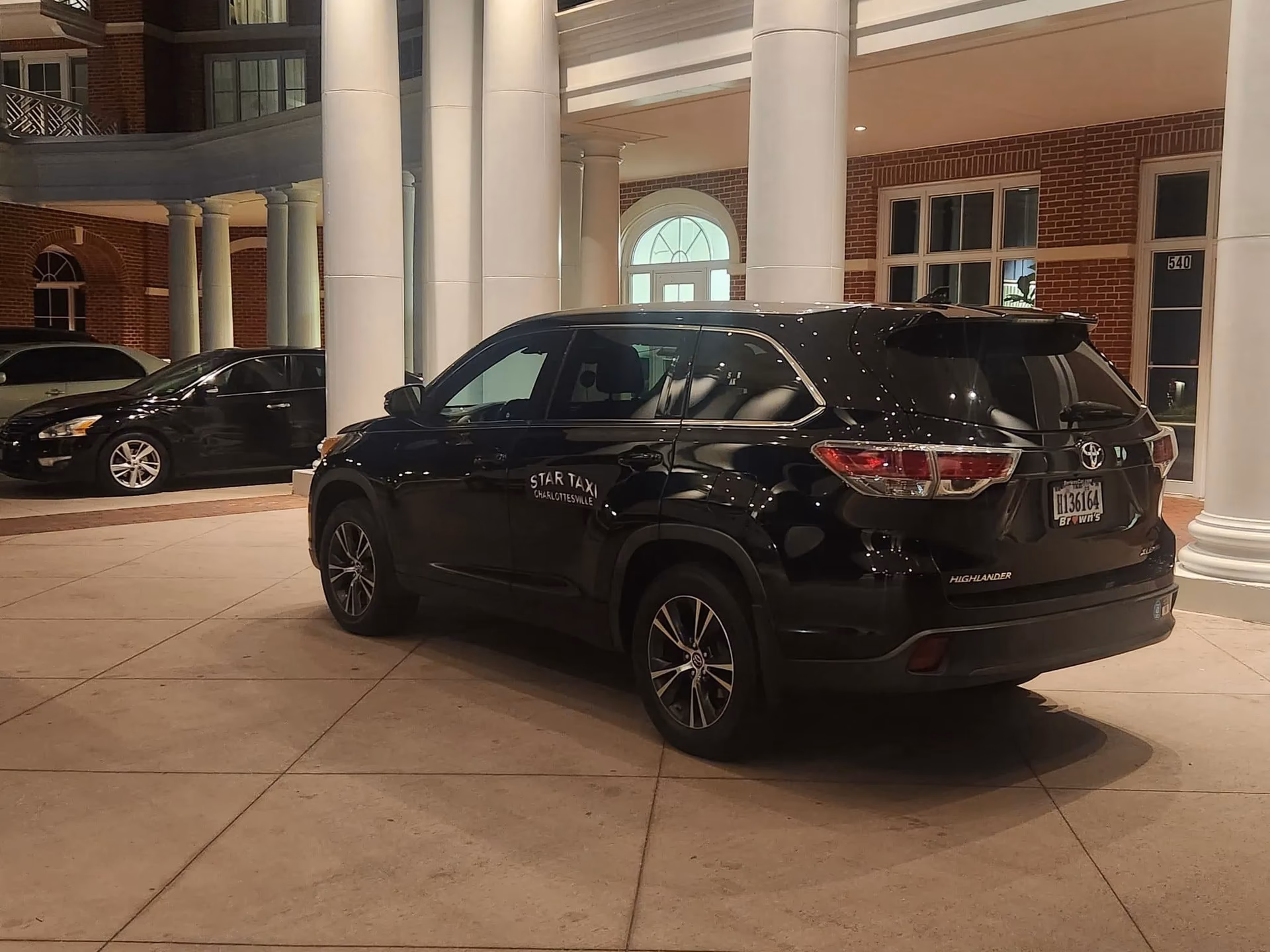 How can I fly to Charlottesville?