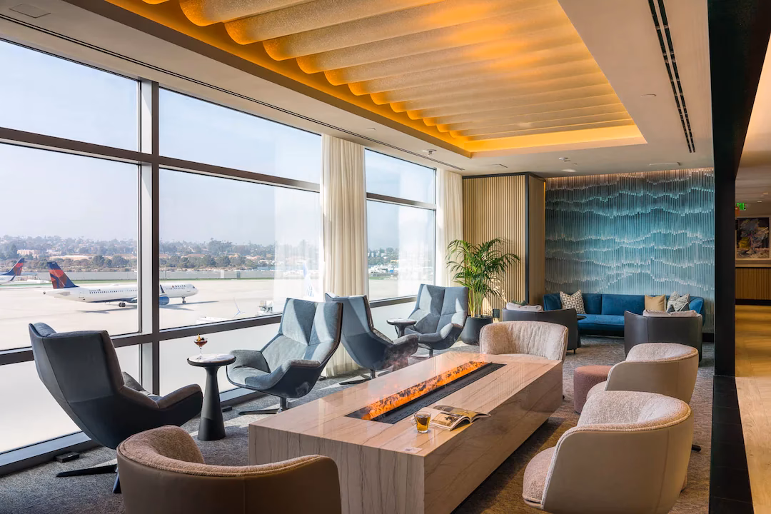 Is there a Chase Sapphire Lounge in San Diego?