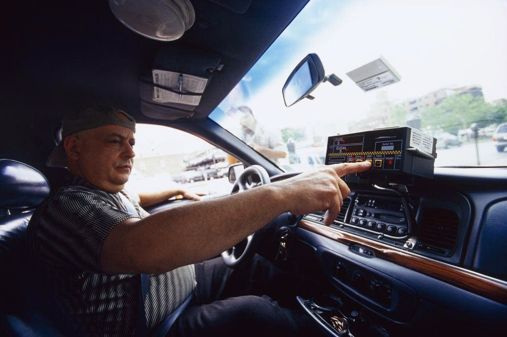 Où trouver des offres d'emploi chauffeur chauffeuse taxi ?