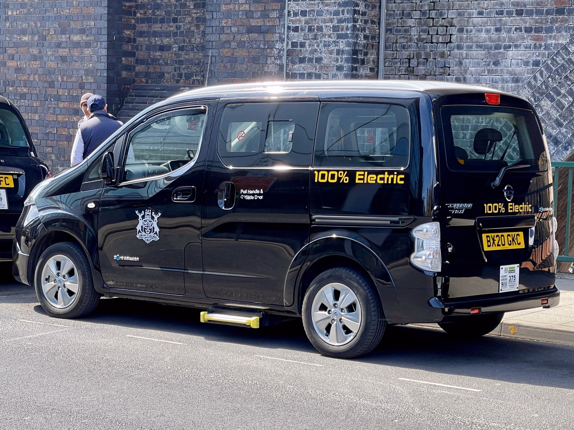 Who are Nottingham based taxi services?