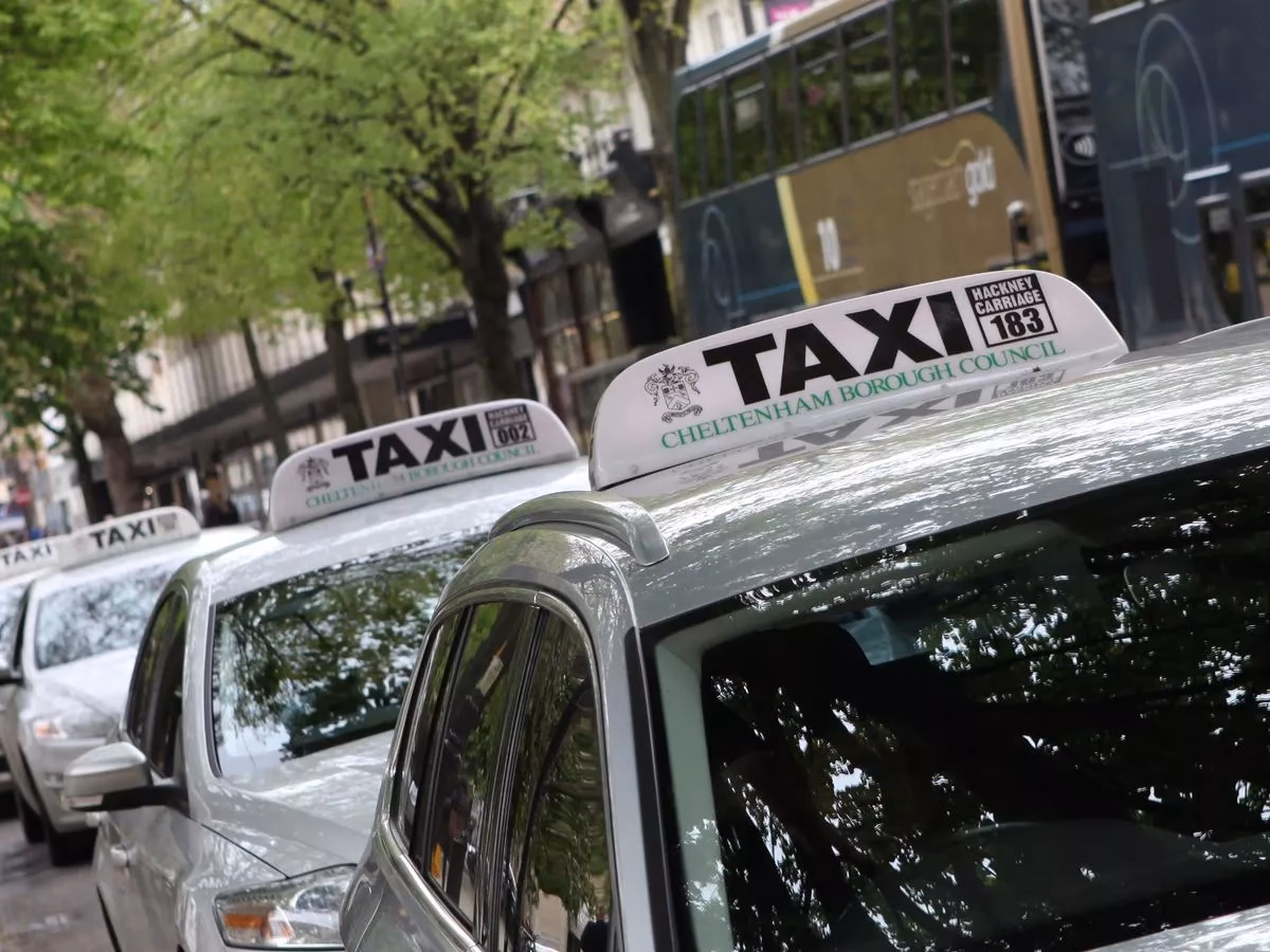 Who are Starline taxis Cheltenham?