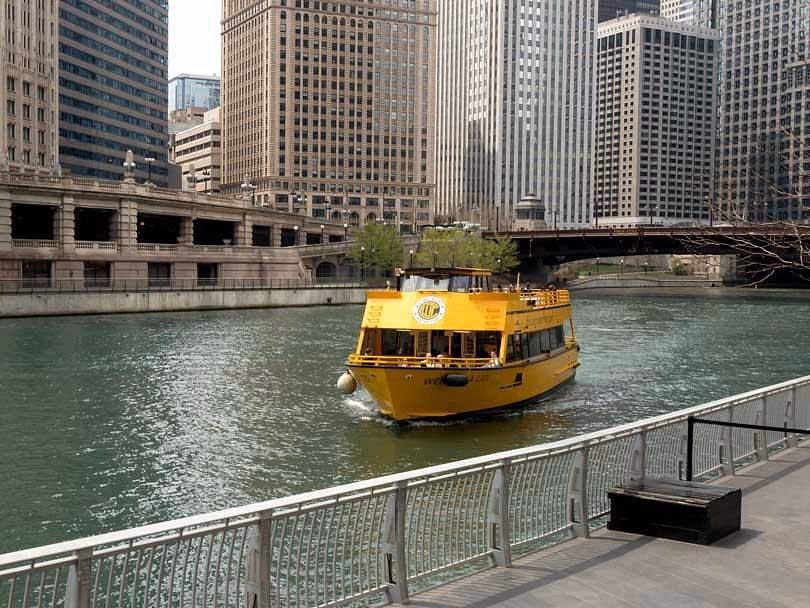 Does Chicago Water Taxi Go to Navy Pier?