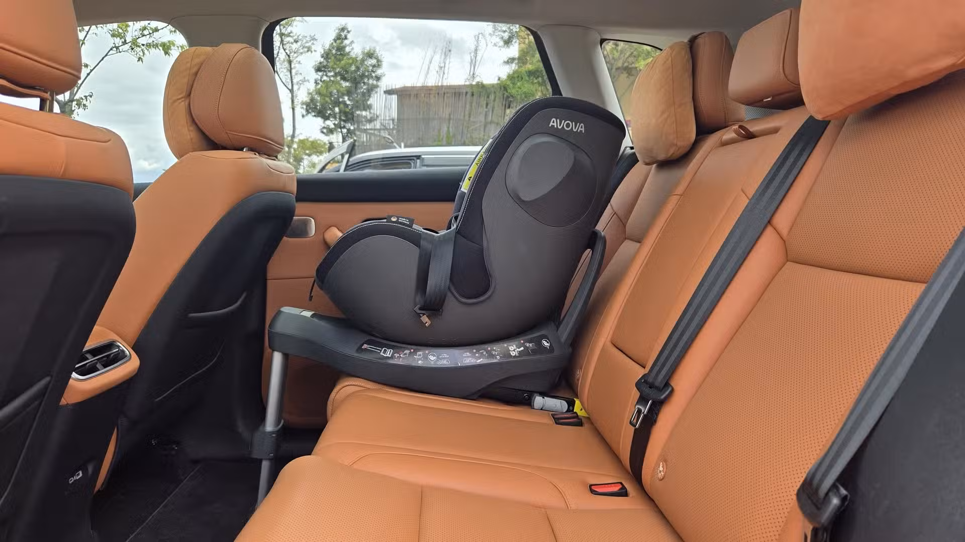 Can a child be restrained in a taxi or rideshare vehicle?