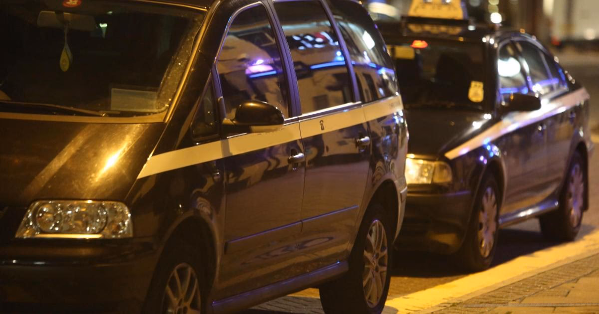 How does the taxi fare calculator work in Christchurch?