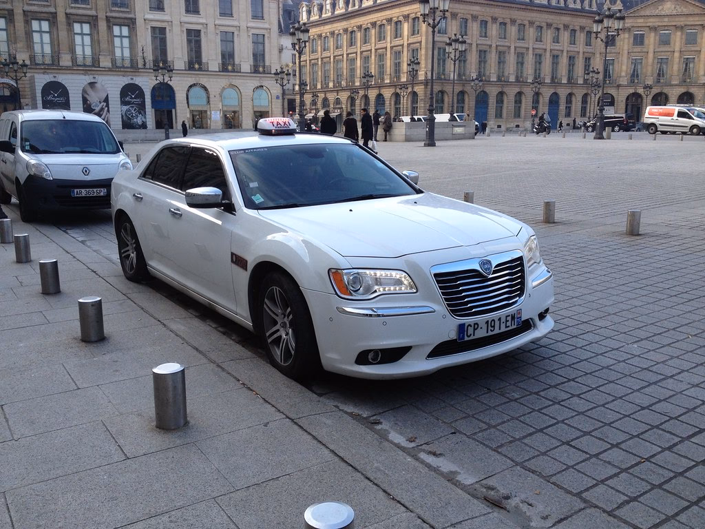 Who is Les taxis moto de Paris?