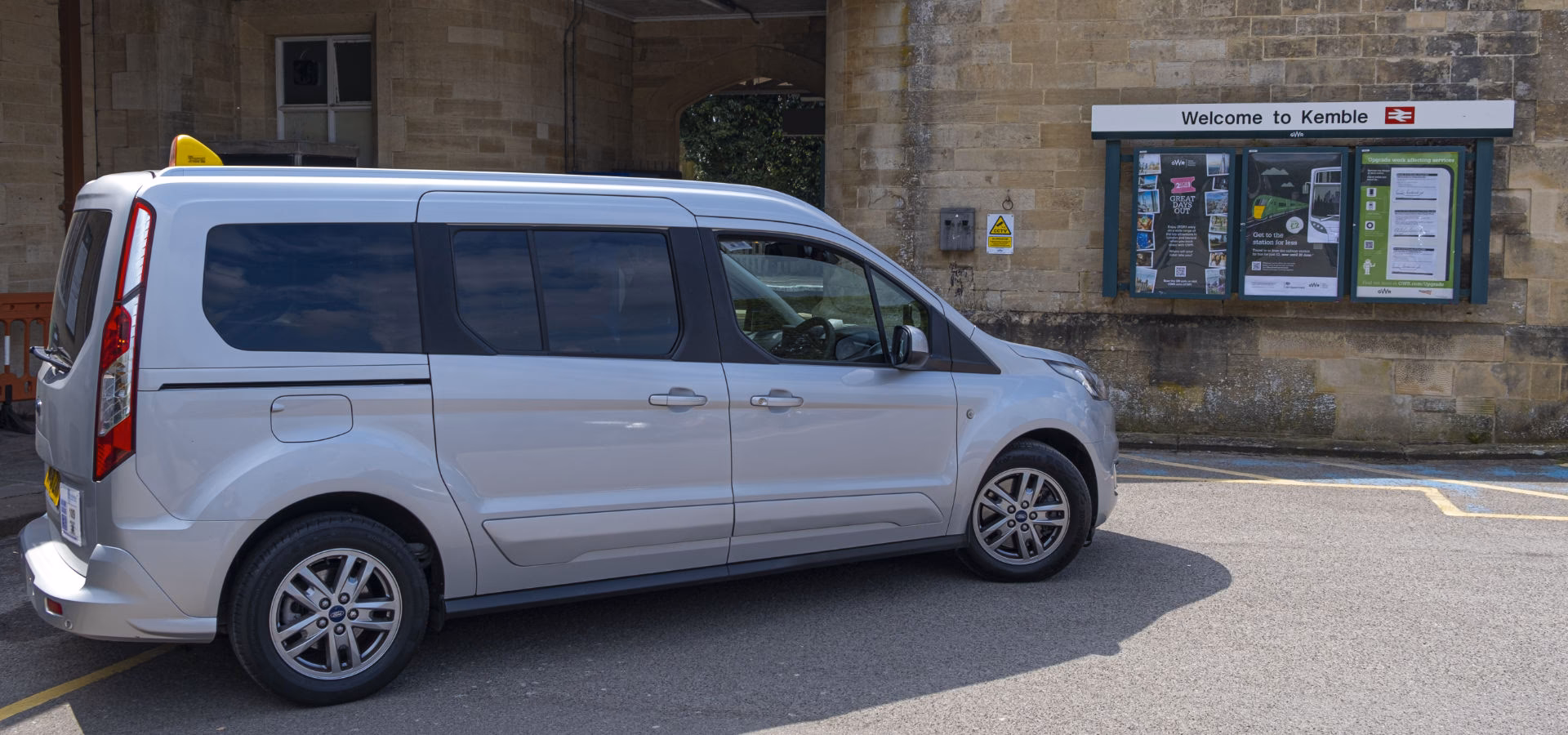 Is there a bus from Kemble station to Cirencester?