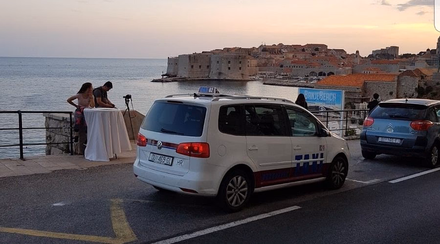 How reliable is the taxi service from Dubrovnik to portonovi?