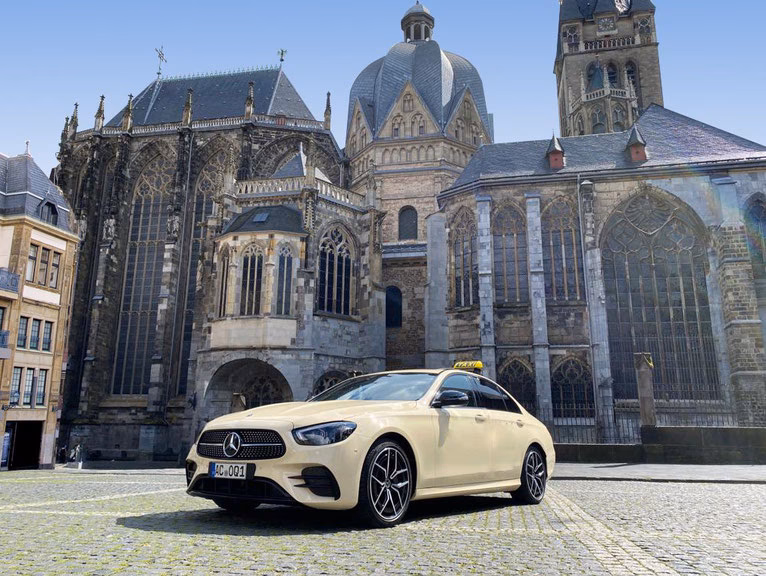 Do I need to tip in a cab in Aachen?