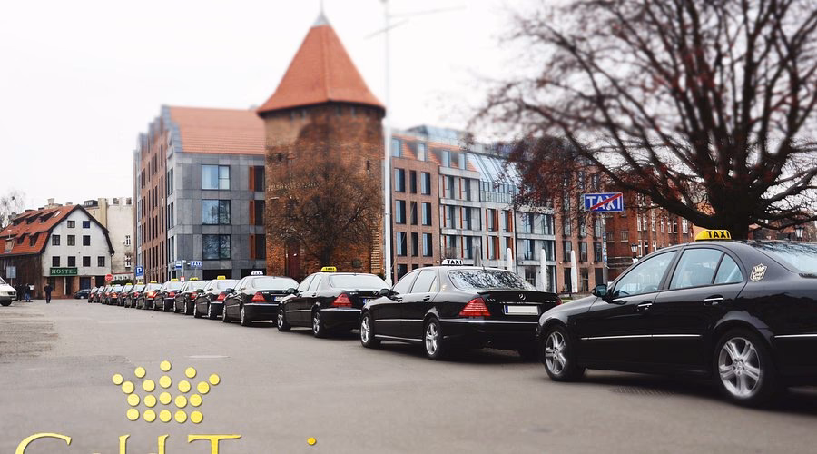 How to get from Gdansk Airport to city center?