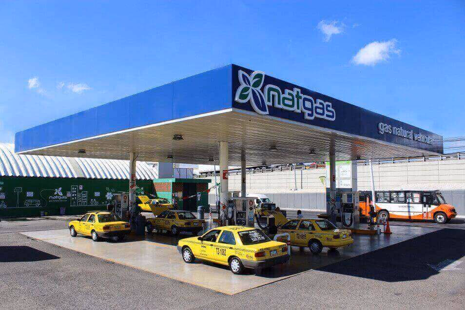 How many CNG vehicles are there in Singapore?