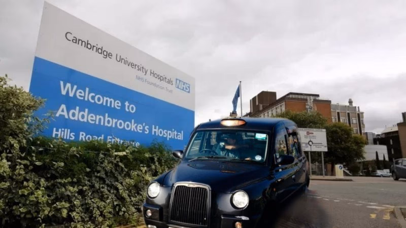 How far is Colchester (station) from Colchester Hospital?