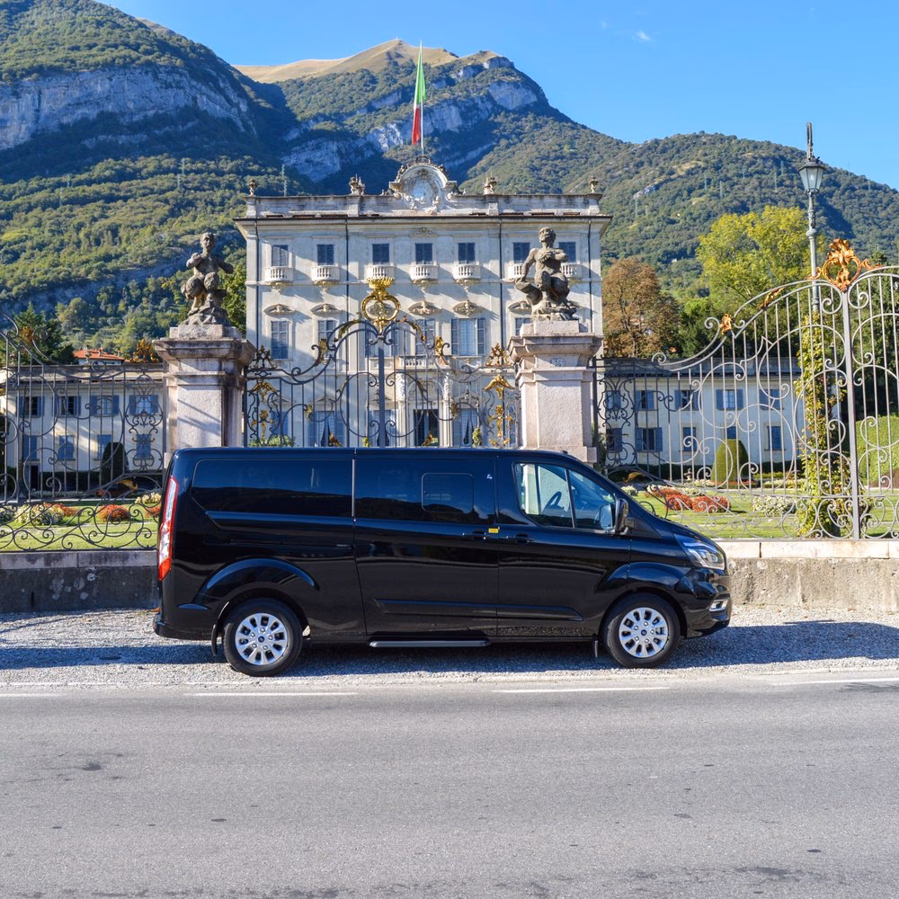 What services does taxiboat Colico offer?