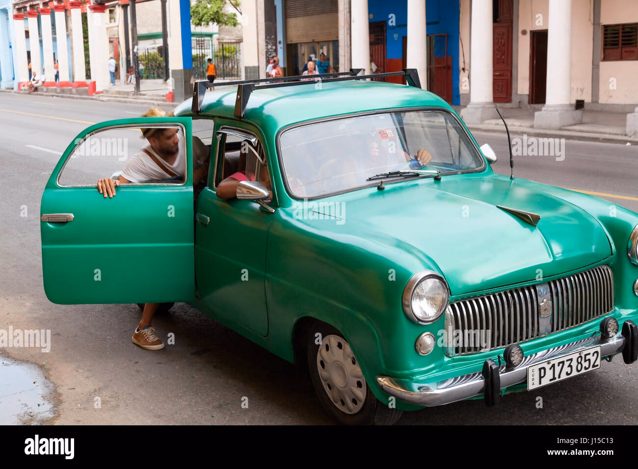 ¿Dónde se pueden pedir taxi colectivo en Cuba?