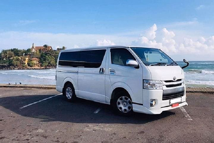 How to get from Colombo Airport (CMB) to Hikkaduwa?