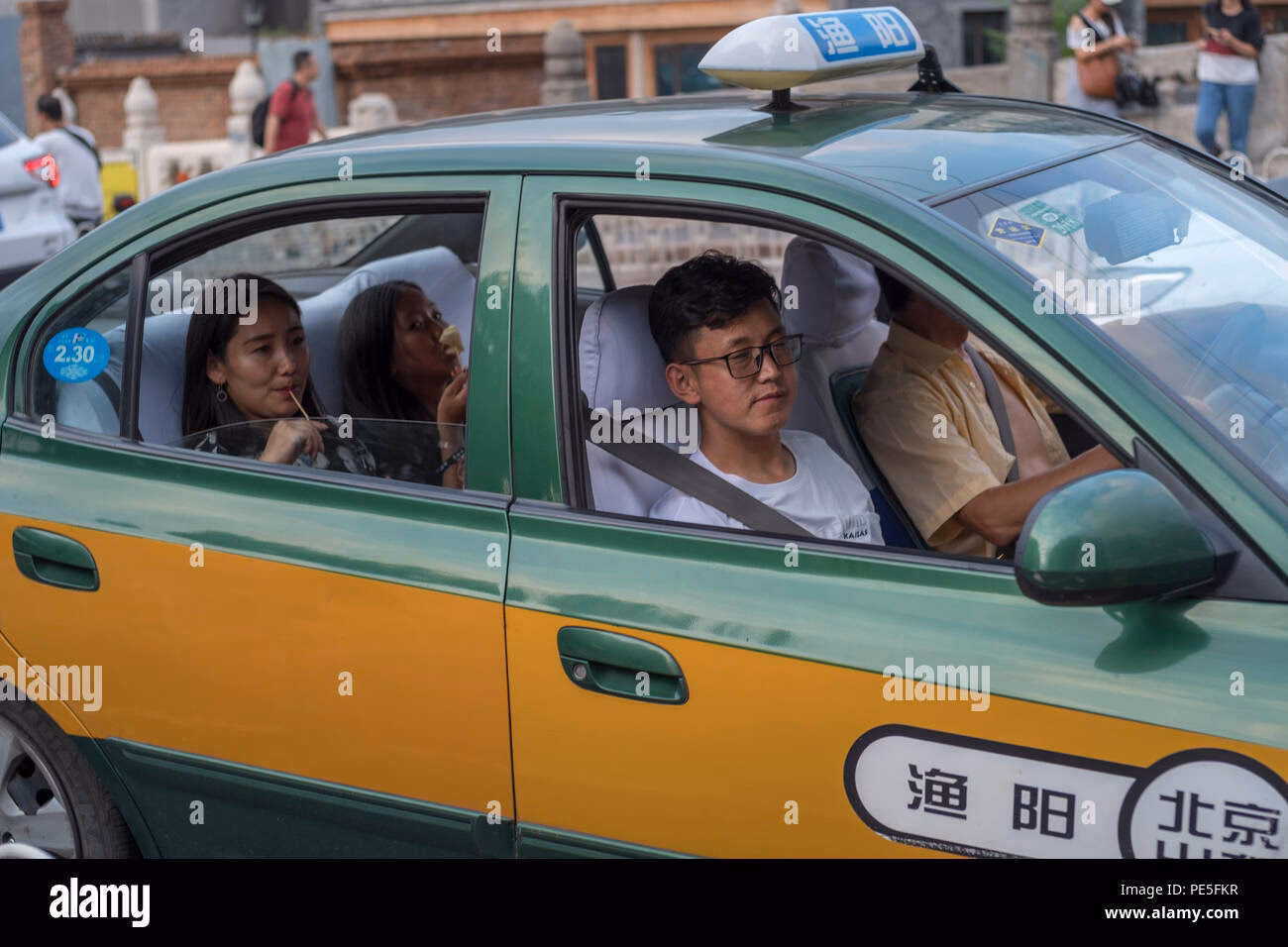 How to know if a taxi is unlicensed in Beijing?