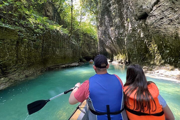 How do I get to Paradiso Mestia?