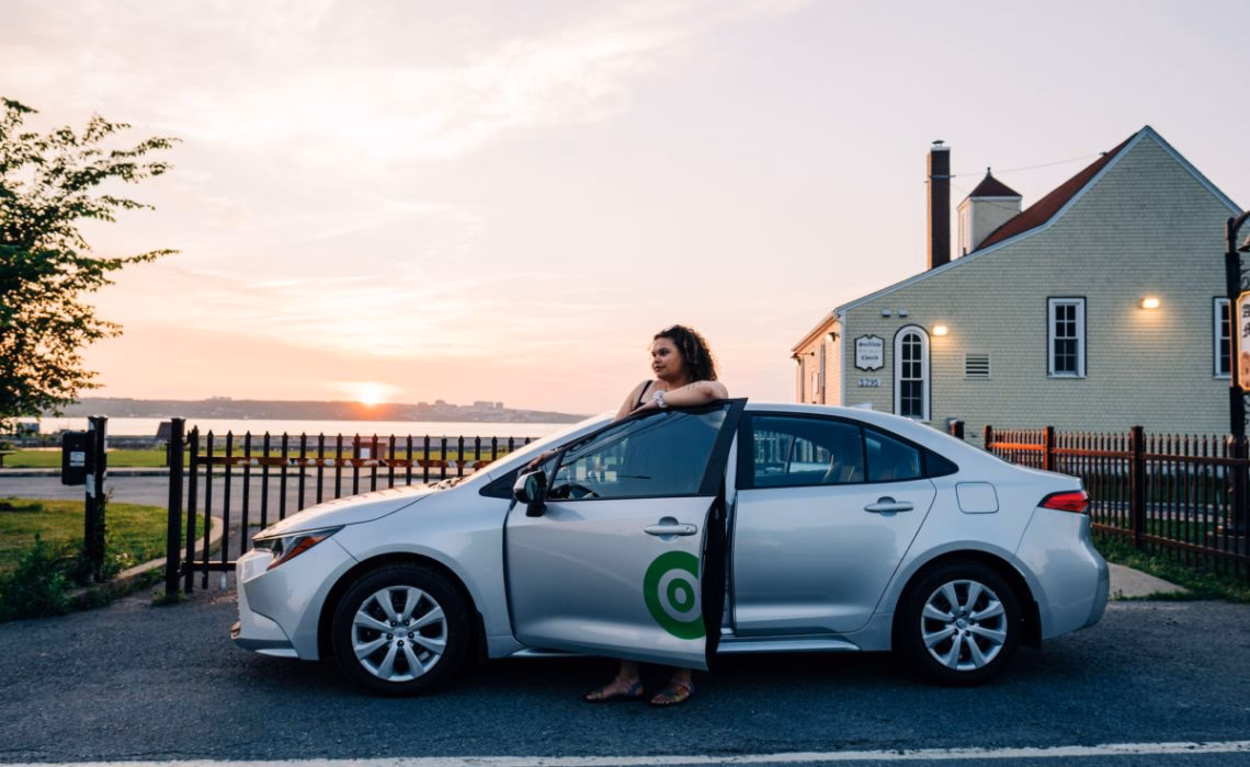 Does Communauto offer flex & round-trip services?