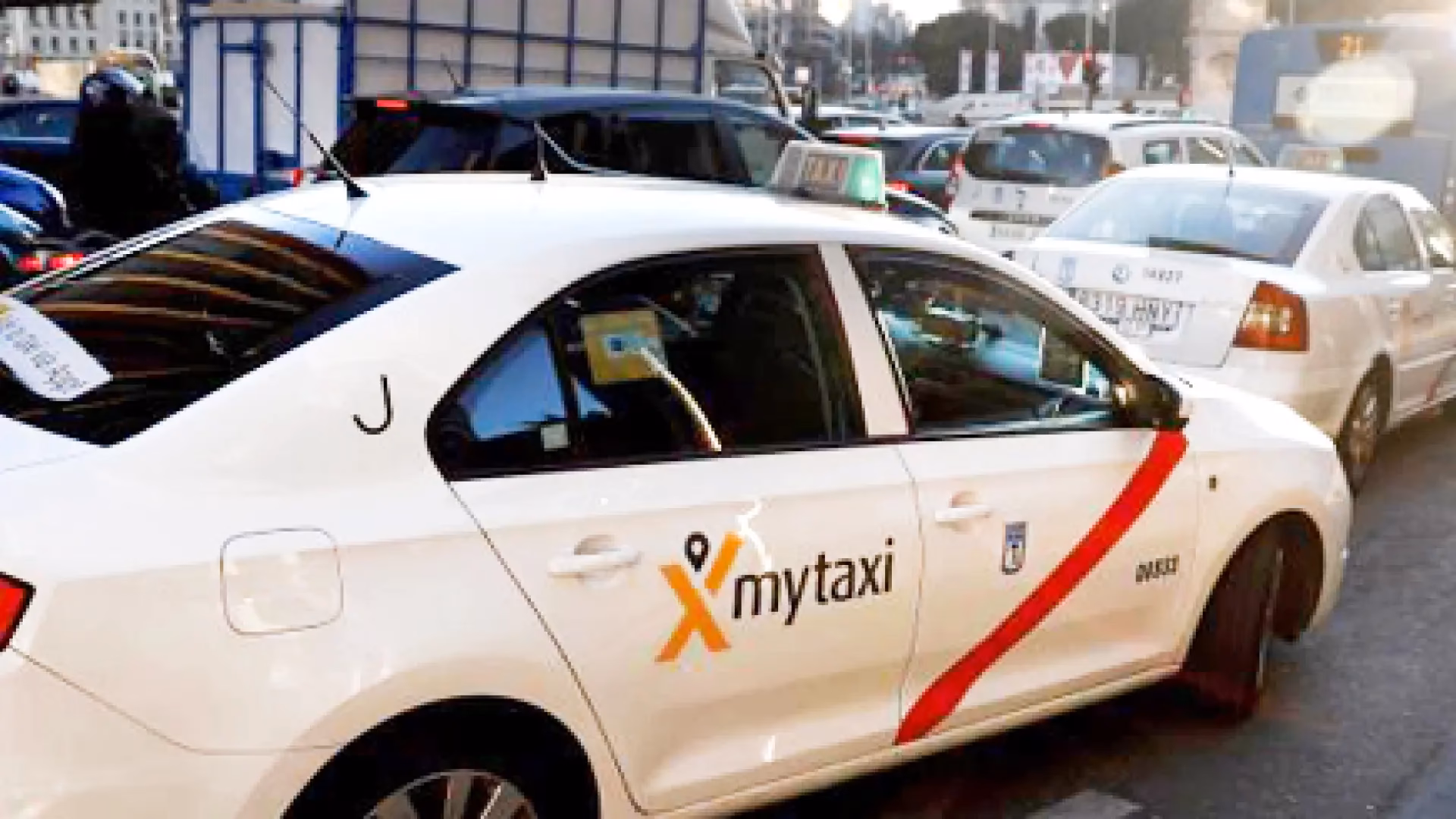 ¿Cómo puedo usar mi licencia de taxi de otro país en España?