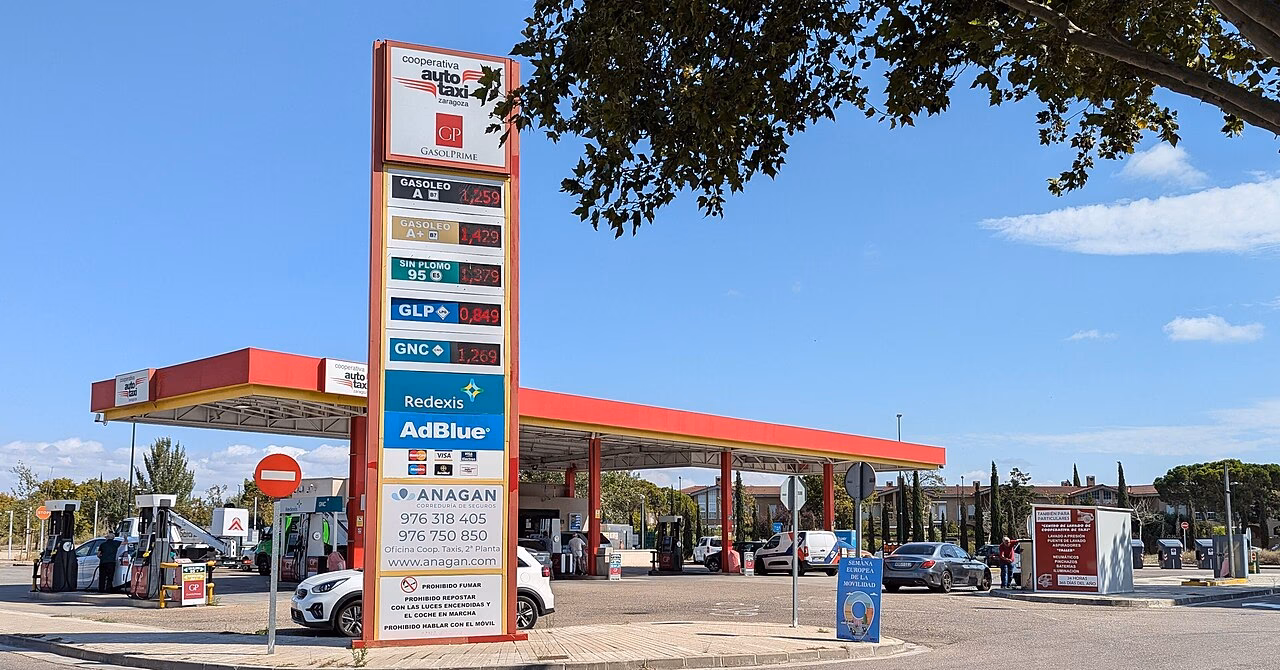 ¿Cuál es el horario comercial de esta gasolinera en Zaragoza?