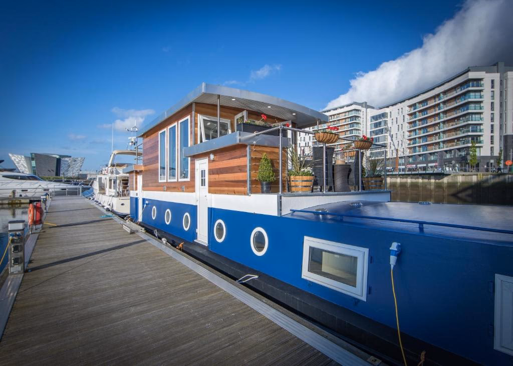 How do I get to the Titanic Museum in Belfast?