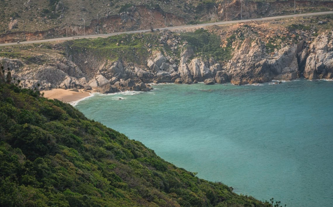 Do you offer a Sanctuary Cove Airport shuttle bus?