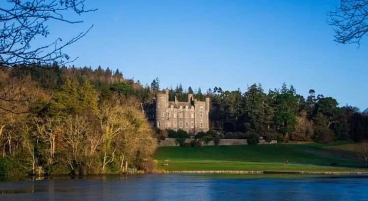 What is Castleford Minibus Taxis?