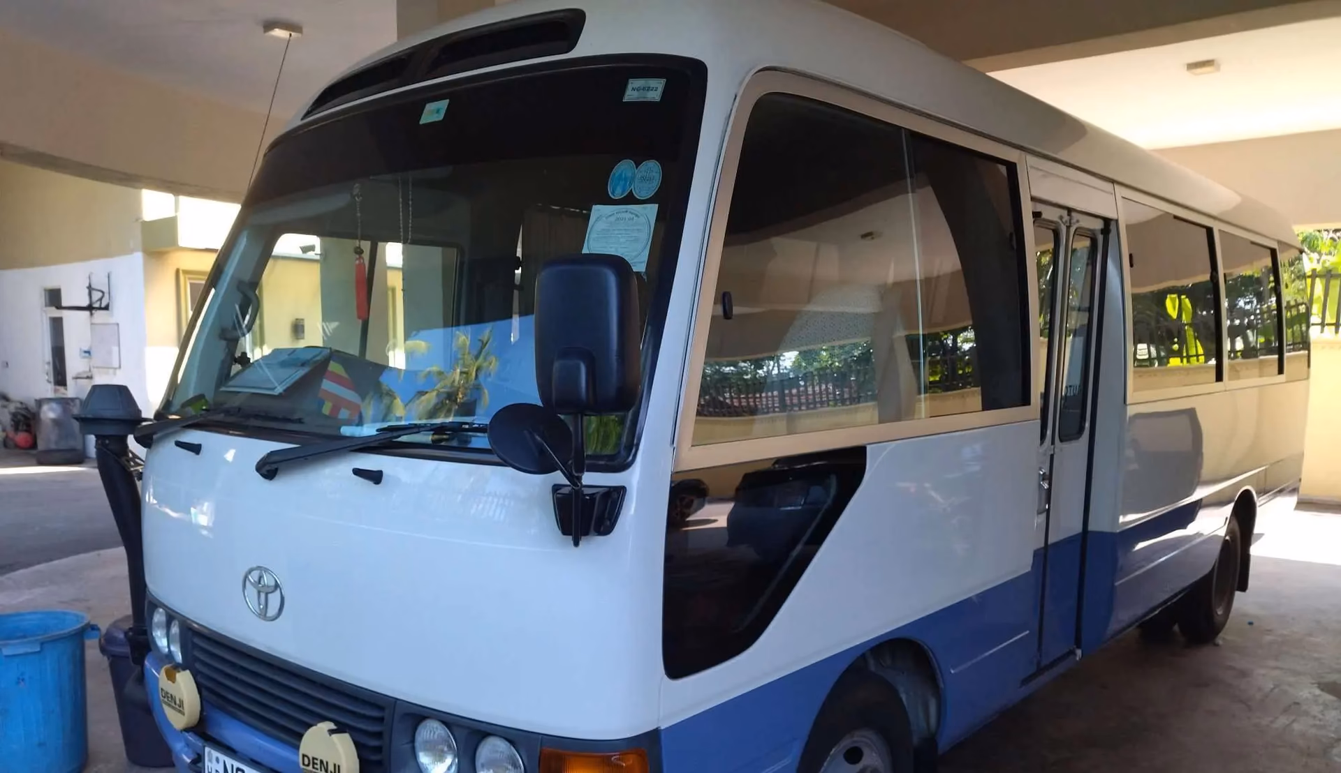 How much is a bus ticket from Colombo Airport?